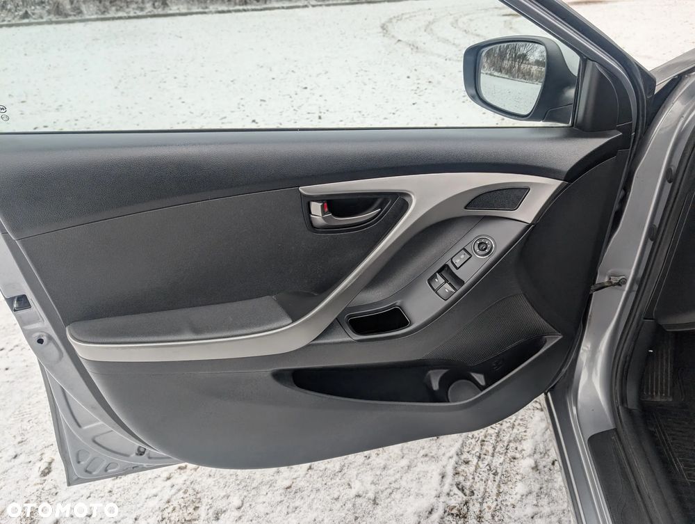 Hyundai Elantra 1.6 Comfort - 24