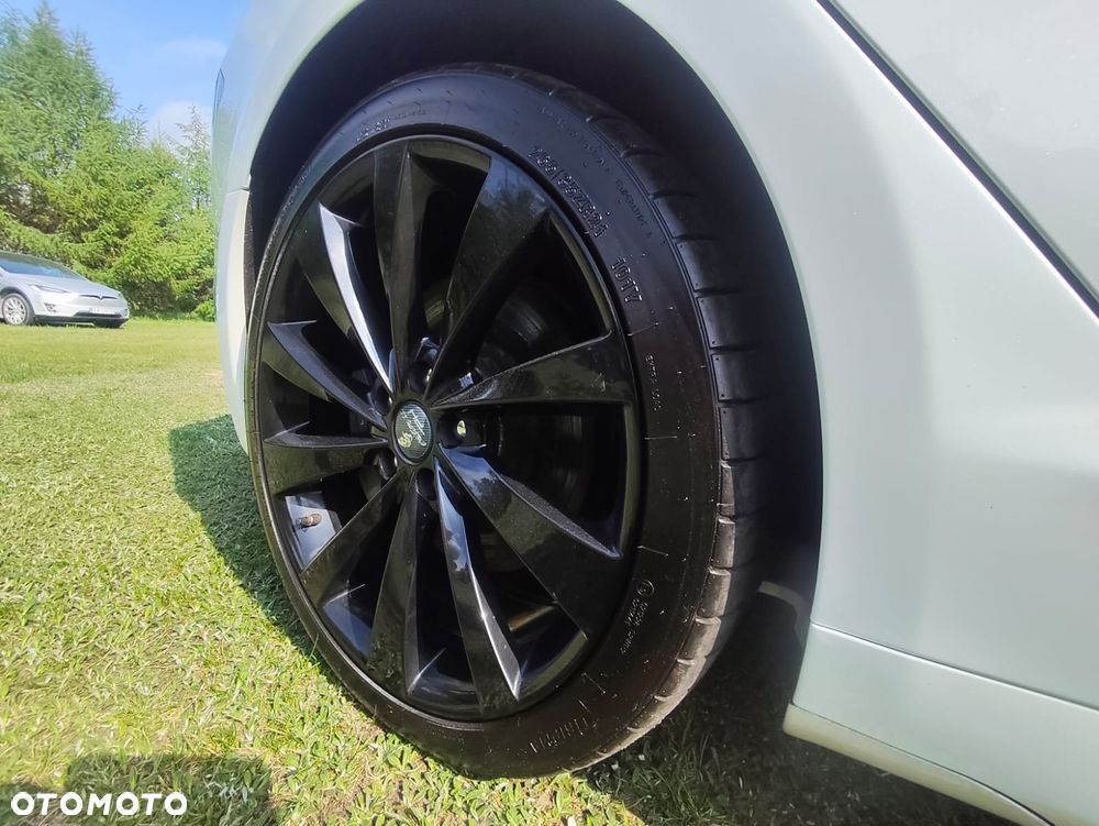 Tesla Model S - 10