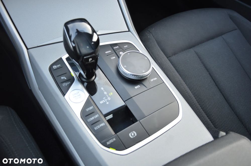 BMW Seria 3 318i Advantage sport - 18