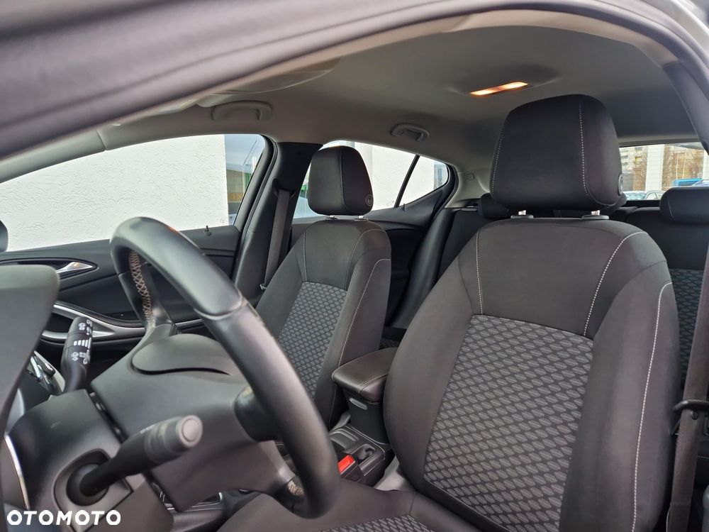 Opel Astra 1.4 T Enjoy - 11