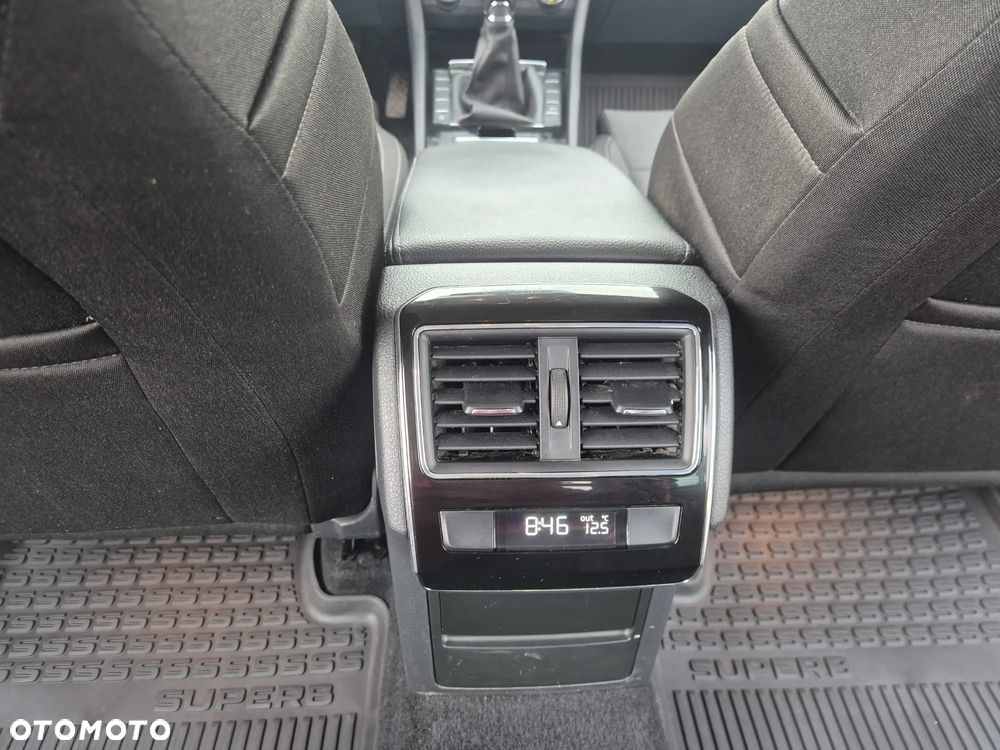 Skoda Superb 2.0 TDI Premium Edition - 30