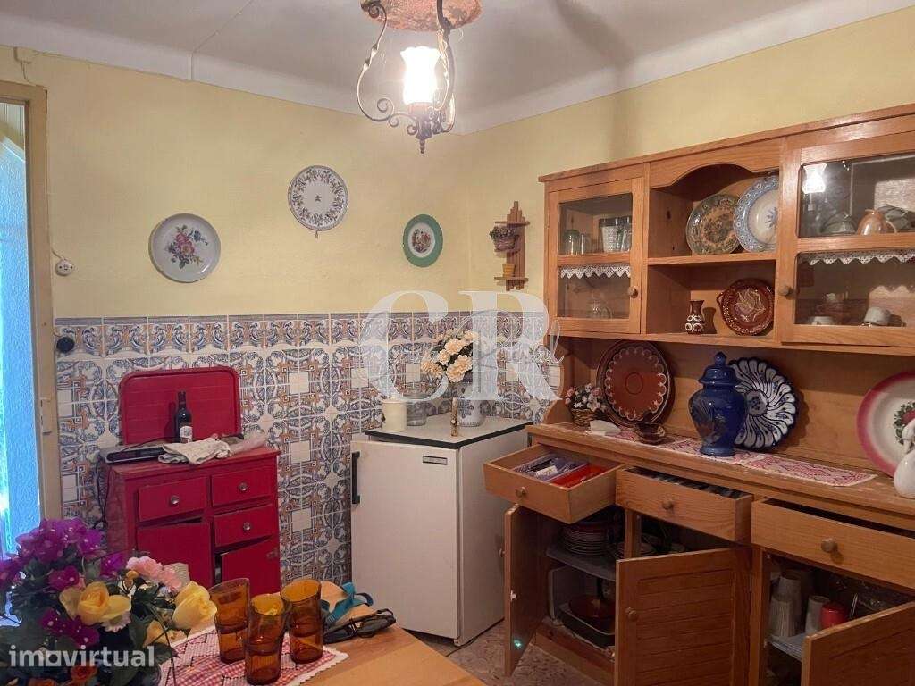 Excelente Propriedade para Renovação com Vistas Panorâmicas entre Vila - Grande imagem: 2/29