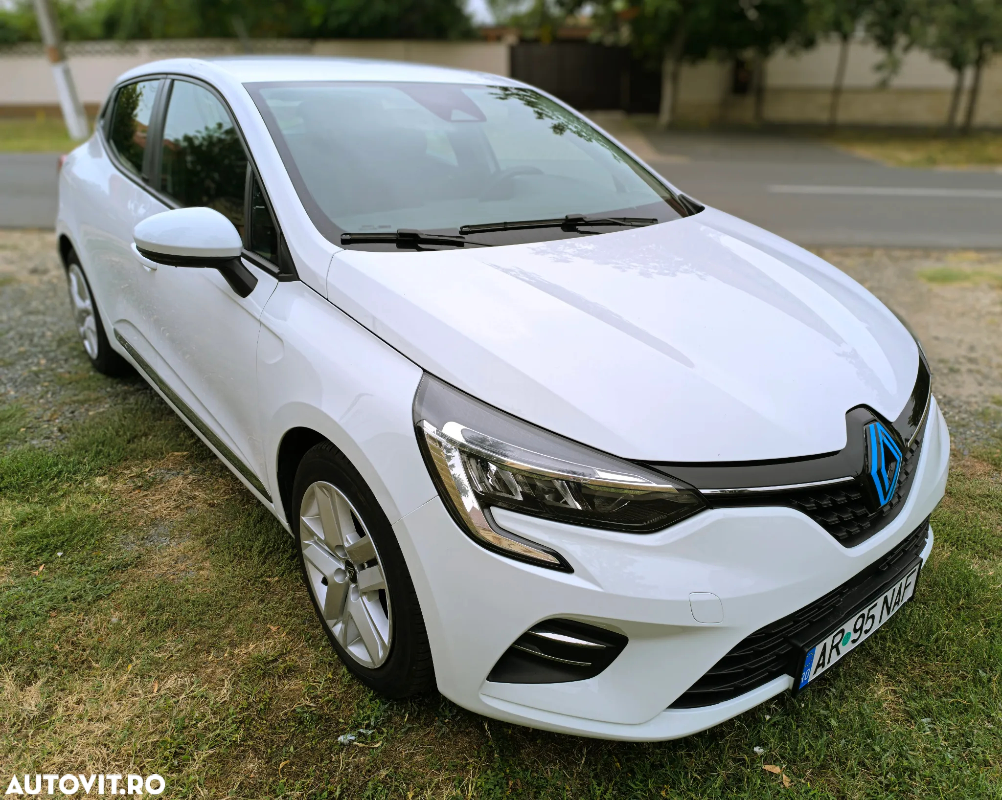 Renault Clio E-TECH Hybrid 140 ZEN - 2