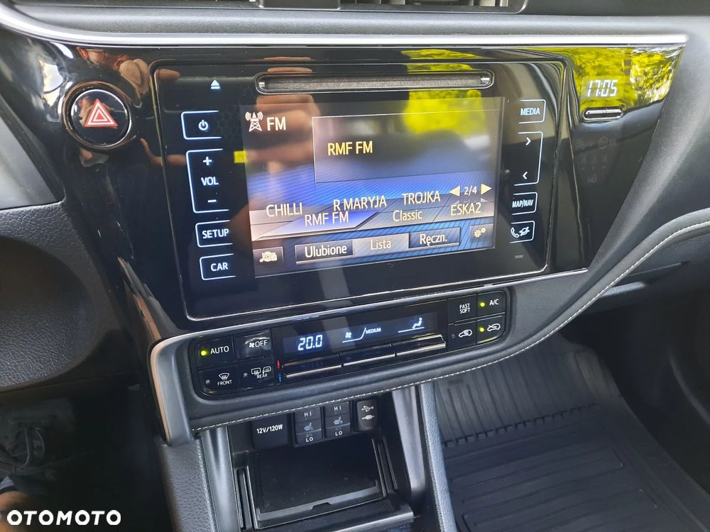 Toyota Auris 1.6 Premium - 24