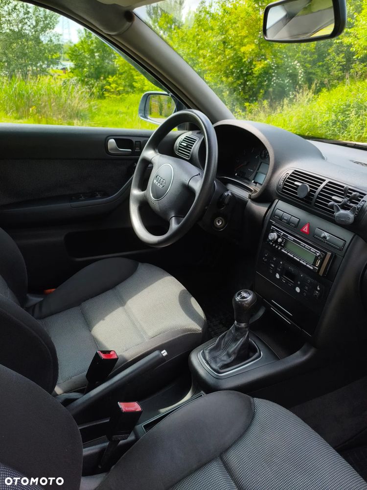Audi A3 Sportback 1.6 Ambiente - 11