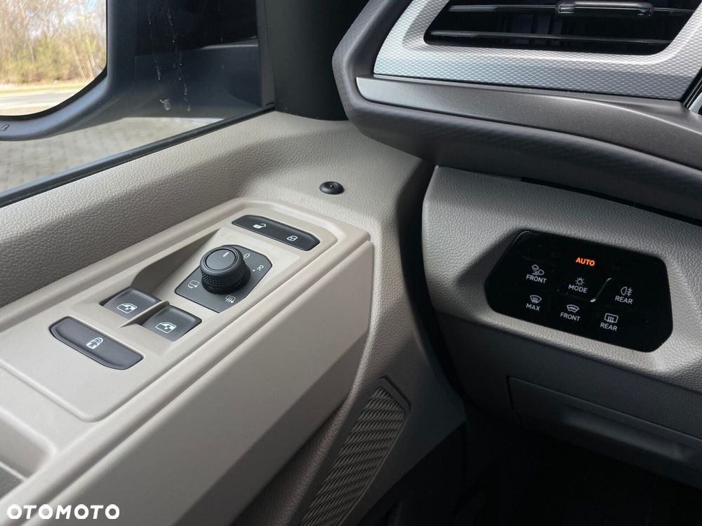 Volkswagen california Nowa California Beach silnik: 2,0 l TSI OPF 204 KM / skrzynia biegów: 7-biegowa DSG rozstaw osi: 3124 mm - 12