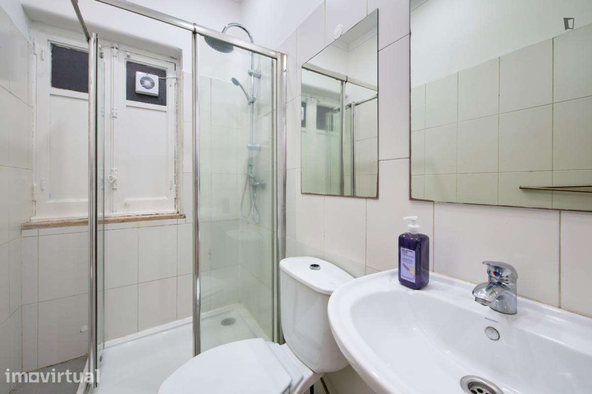 Quarto - localizado em Alameda Lisbon - Grande imagem: 2/50