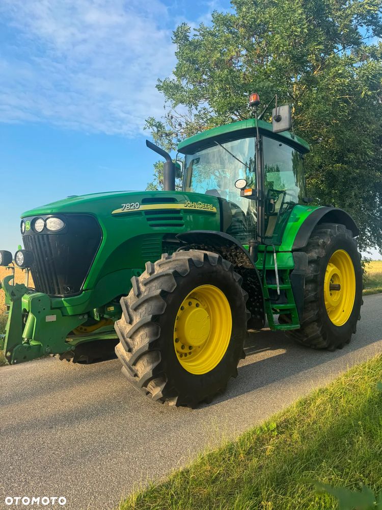 John Deere 7820 - 17