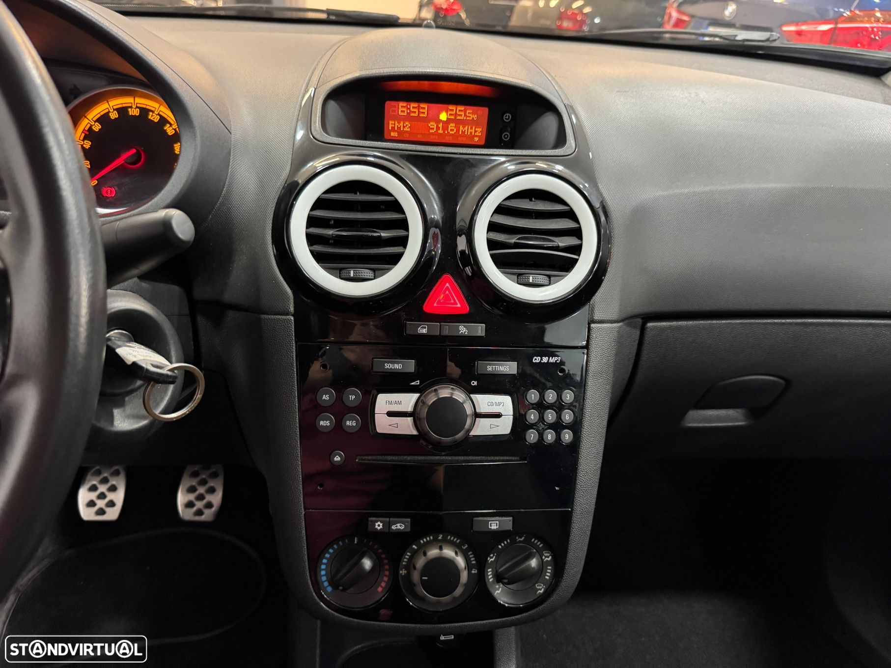 Opel Corsa 1.2 Black Edition - 28
