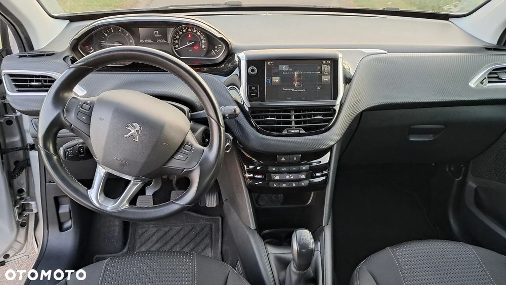 Peugeot 208 1.2 PureTech Allure - 11