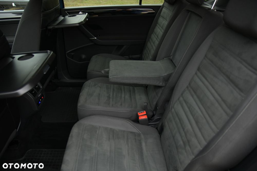 Volkswagen Touran 2.0 TDI SCR Highline - 22