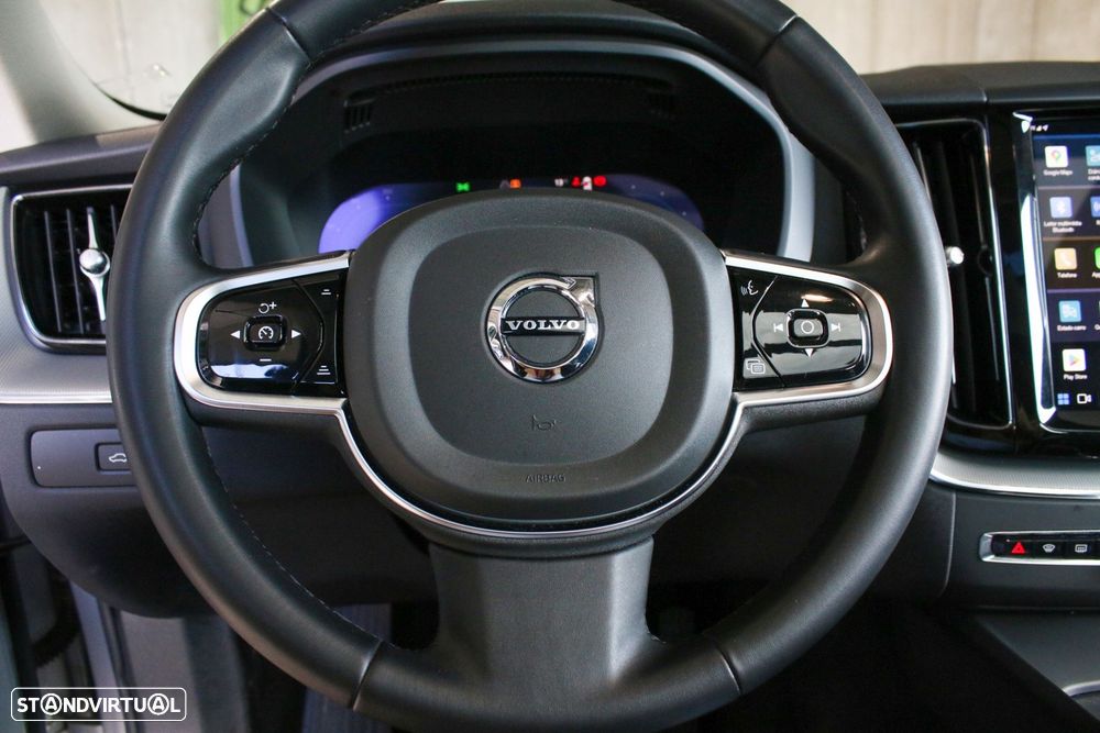 Volvo XC 60 2.0 T6 PHEV Plus Dark AWD — fotografia 26