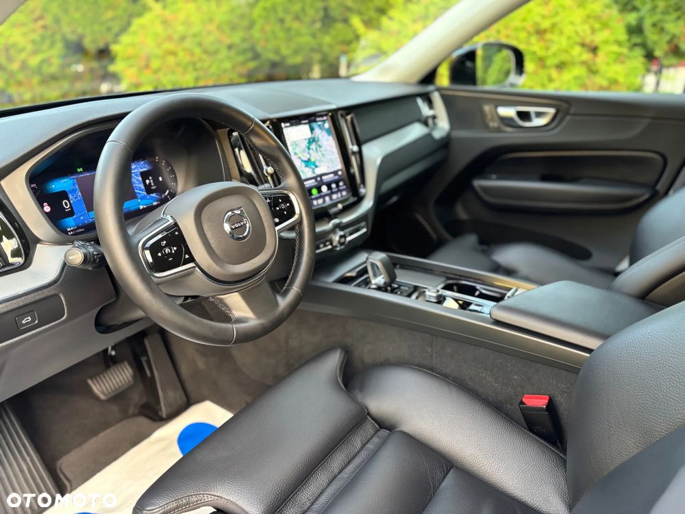 Volvo XC 60 B4 D AWD Plus Dark - 25