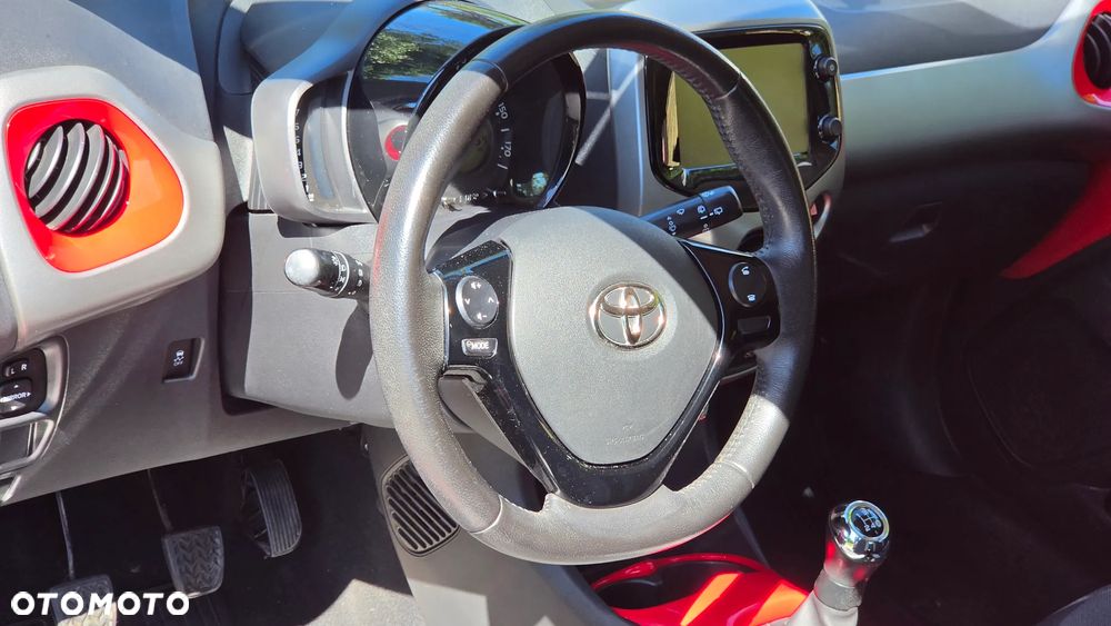 Toyota Aygo x-play touch - 16