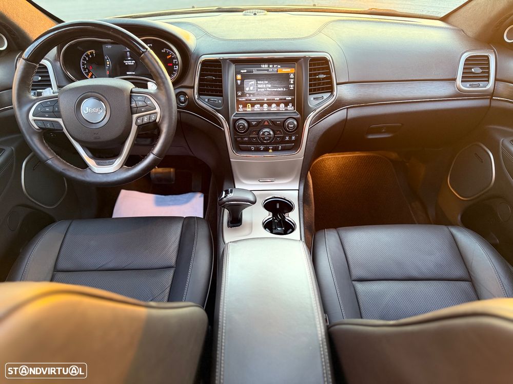 Jeep Grand Cherokee 5.7 V8 HEMI 4WD Auto Summit - 36