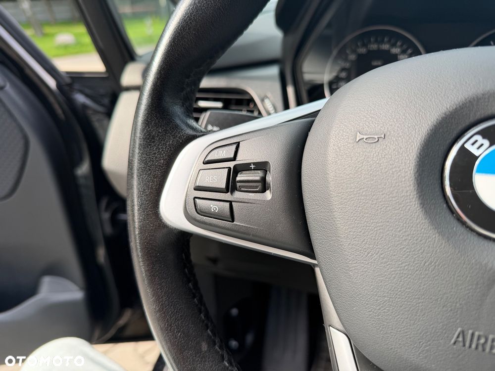 BMW Seria 2 218d - 23