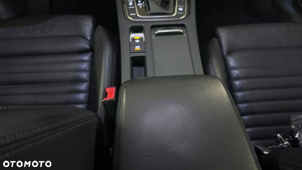 Volkswagen Passat 2.0 TDI BMT 4Mot Highline DSG - 25
