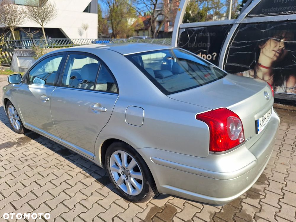 Toyota Avensis 1.8 VVT-i Sol - 4