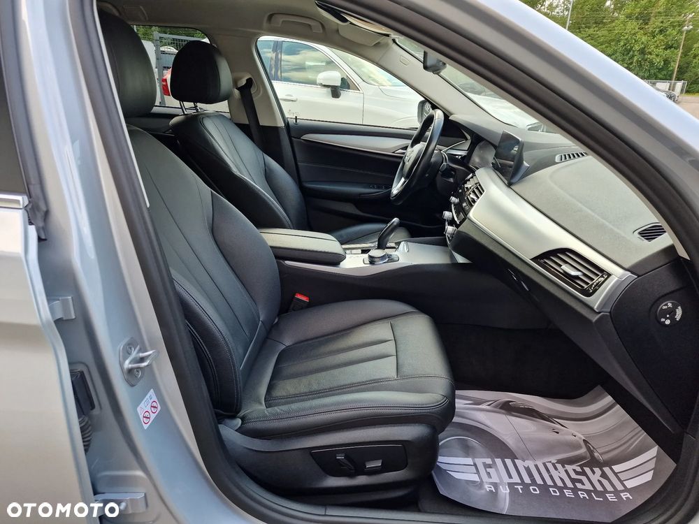 BMW Seria 5 518d - 26