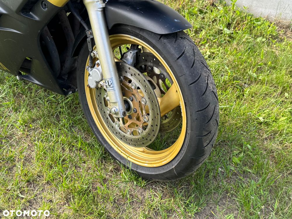 Yamaha FZR - 6