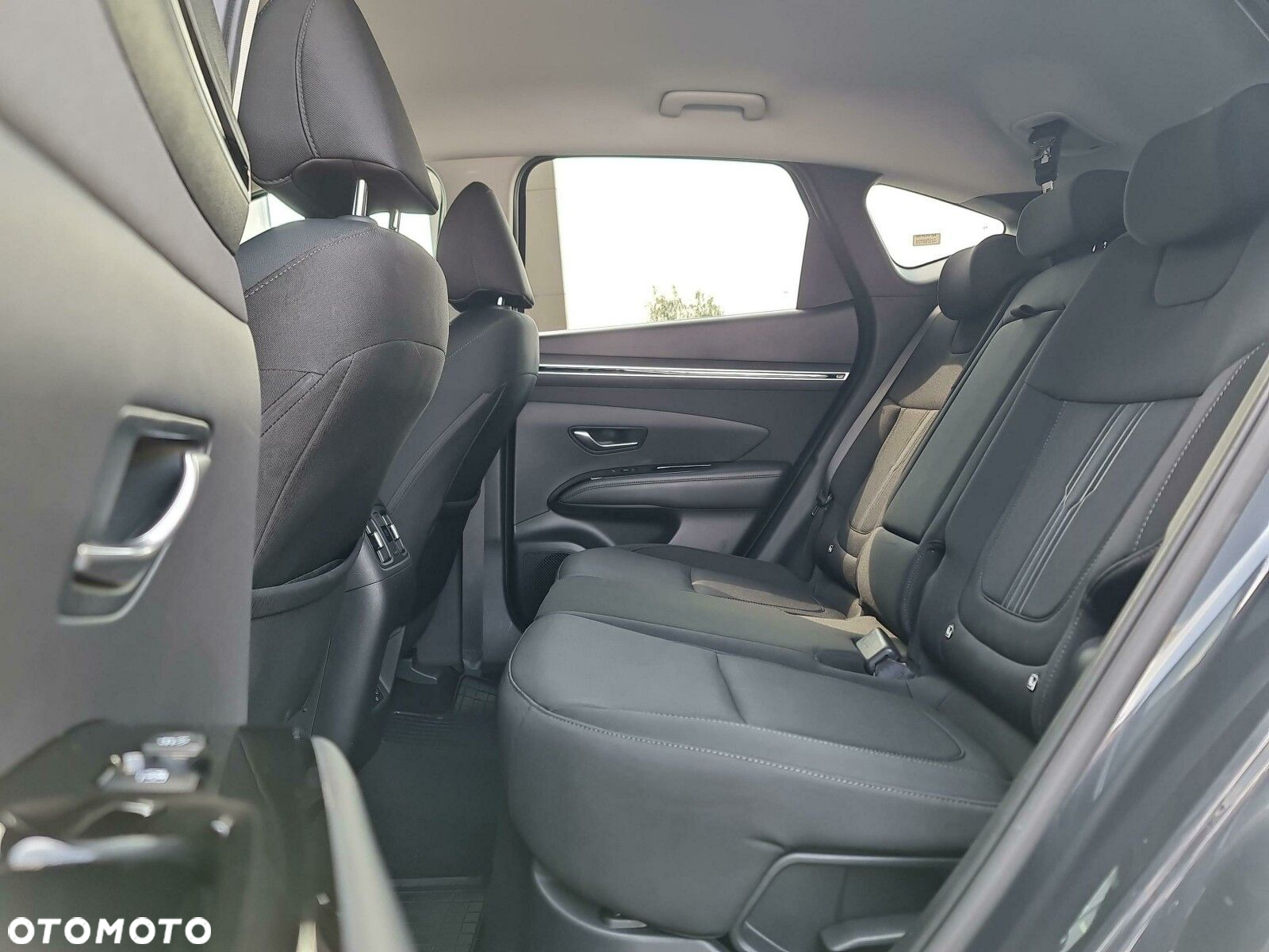 Hyundai Tucson 1.6 T-GDi HEV Executive 2WD - 34