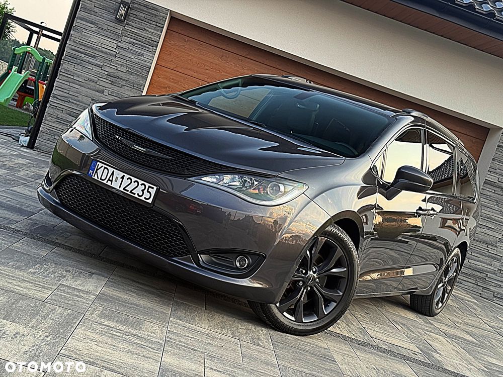 Chrysler Pacifica - 31
