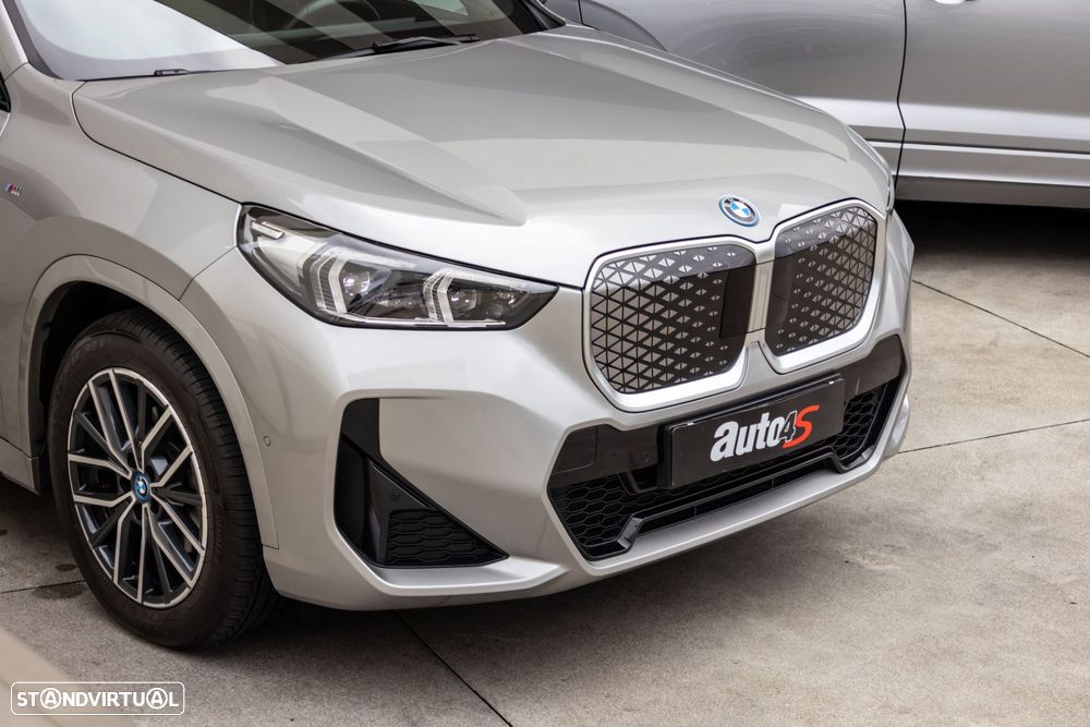 BMW iX1 eDrive20 Pack Desportivo M - 5