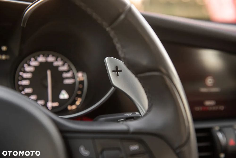 Alfa Romeo Giulia 2.0 Turbo 16V AT8-Q4 Veloce - 29