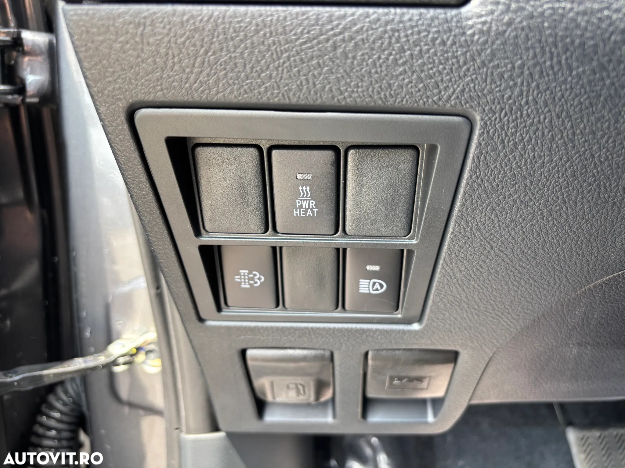 Toyota Hilux 2.4D 150CP 4x4 Double Cab AT Executive - 18