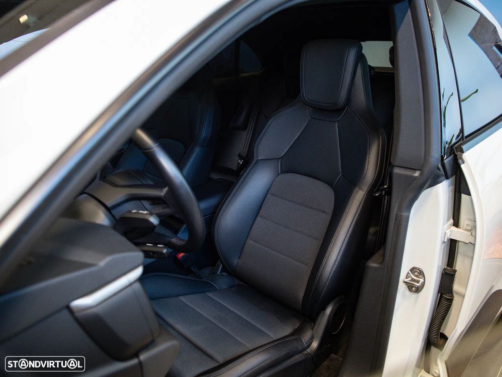 Porsche Macan Electric 4 - 21