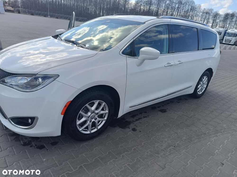 Chrysler Pacifica - 9