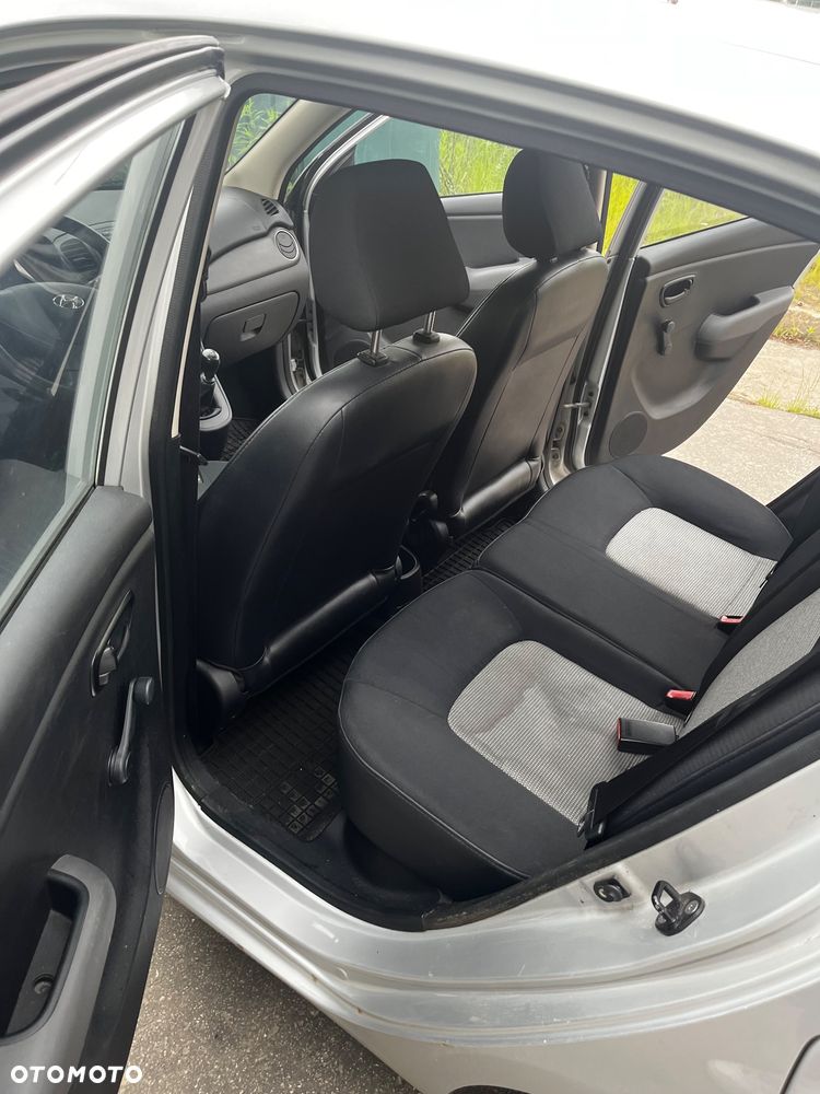 Hyundai i10 - 12