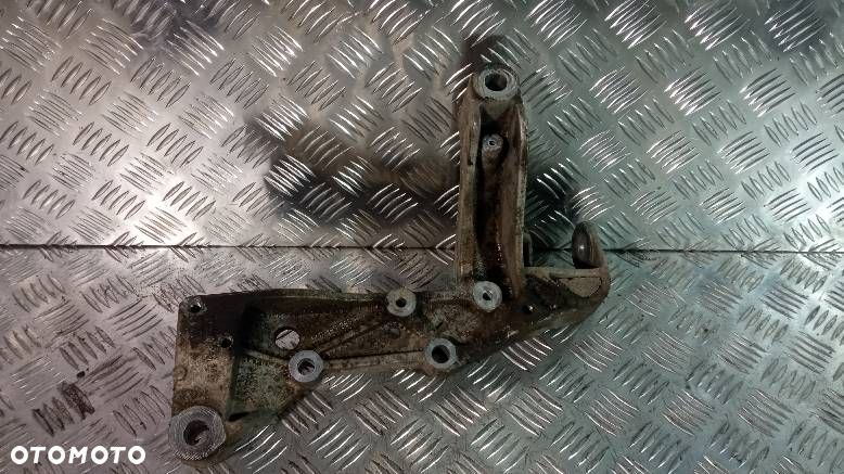 WSPORNIK WAHACZA VOLKSWAGEN GOLF 5 PLUS - 1