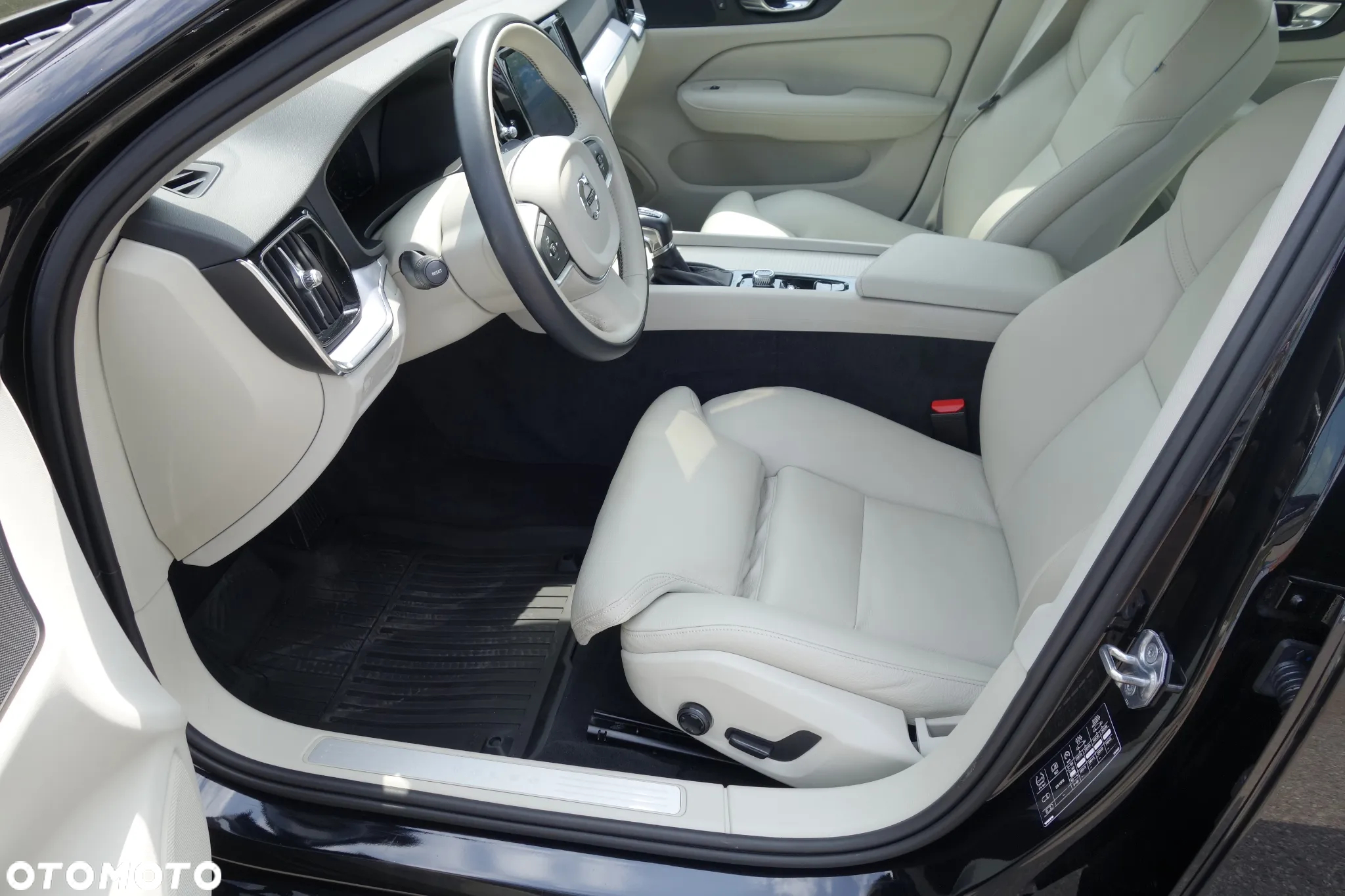 Volvo S60 T5 Momentum Pro - 14