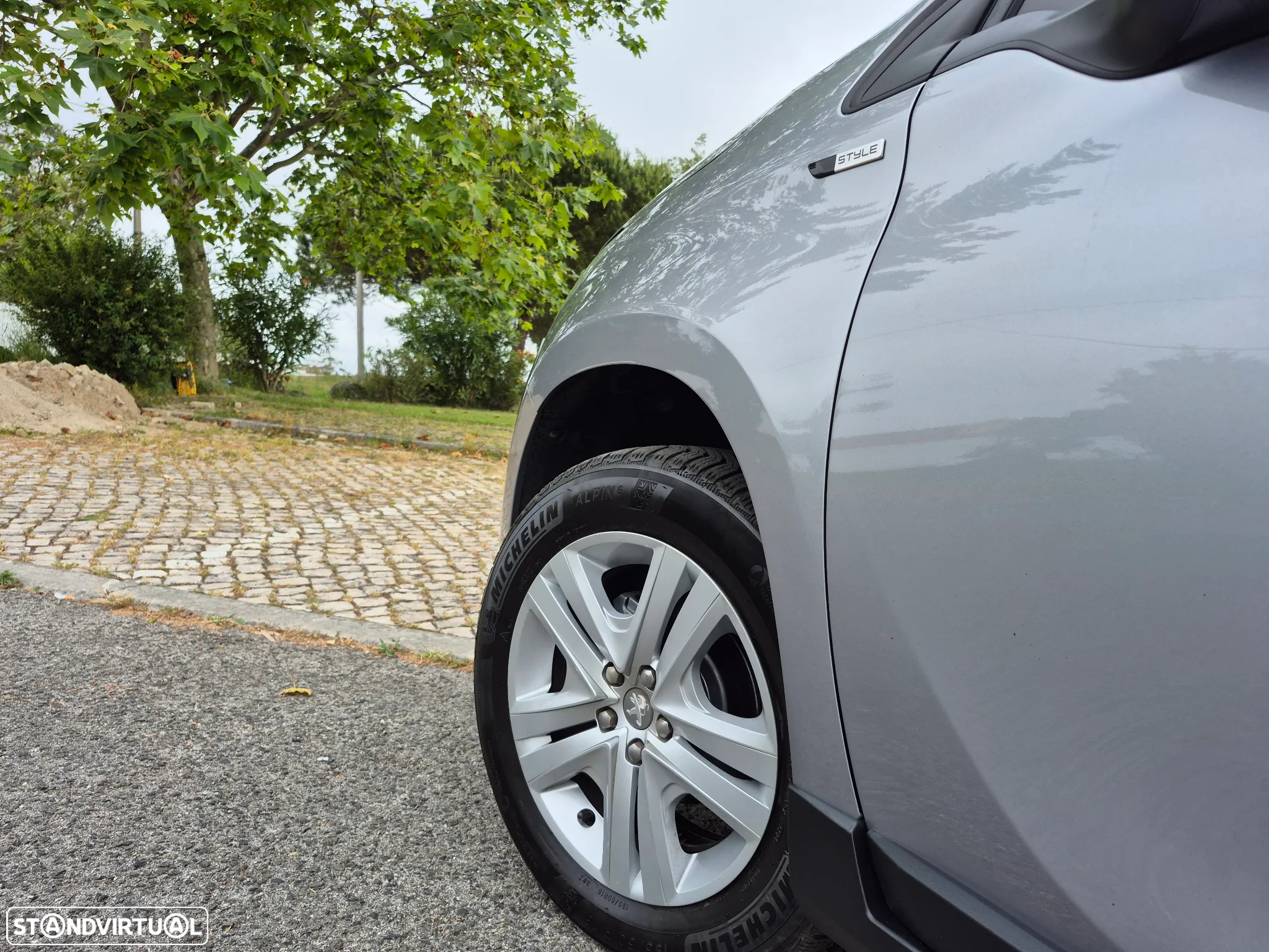 Peugeot 2008 1.2 PureTech Style - 8
