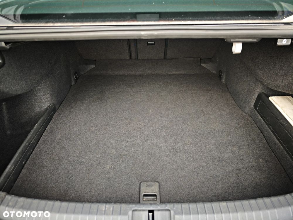 Volkswagen Passat - 20
