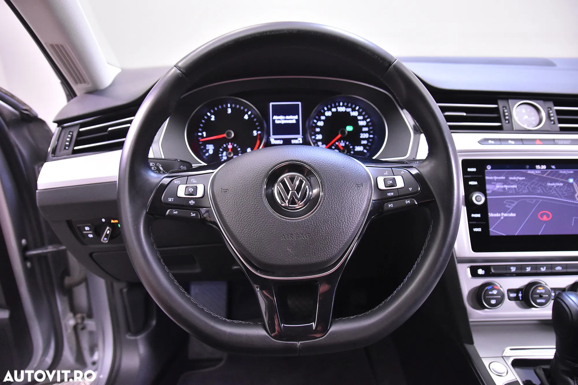 Volkswagen Passat - 16
