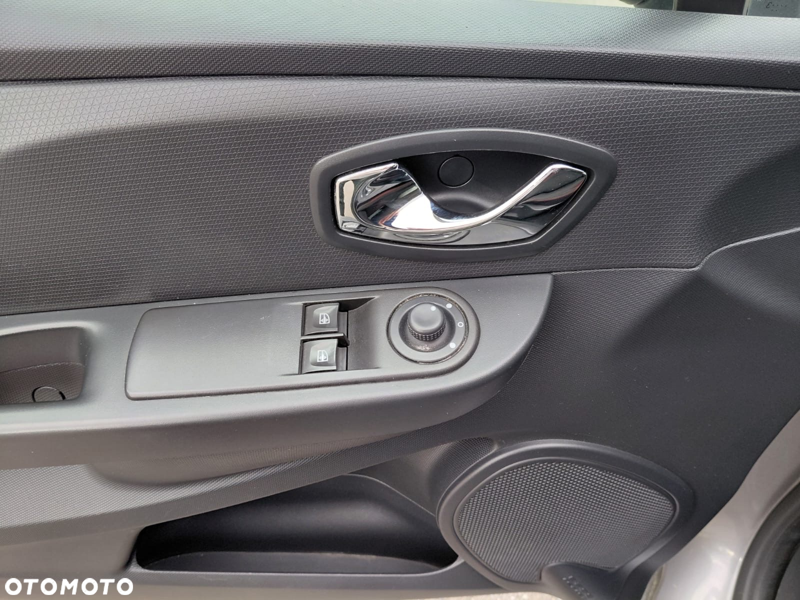 Renault Clio 1.2 16V 75 LIMITED - 9