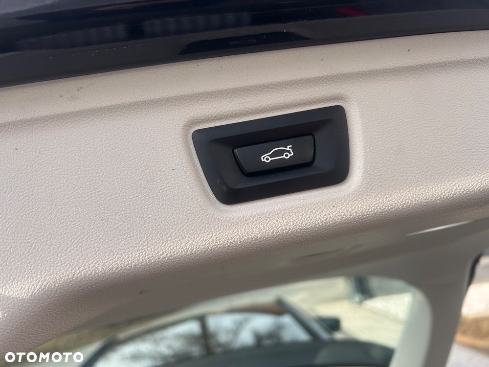 BMW Seria 3 320i Sport Line - 25