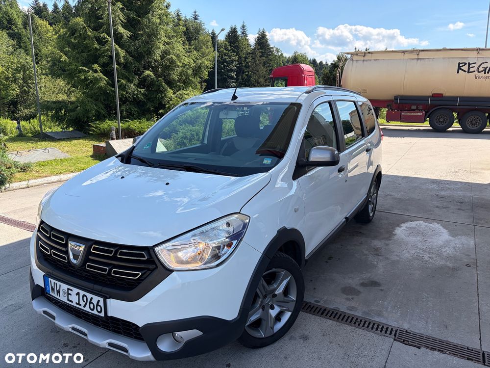Dacia Lodgy 1.6 SCe Stepway S&S - 2