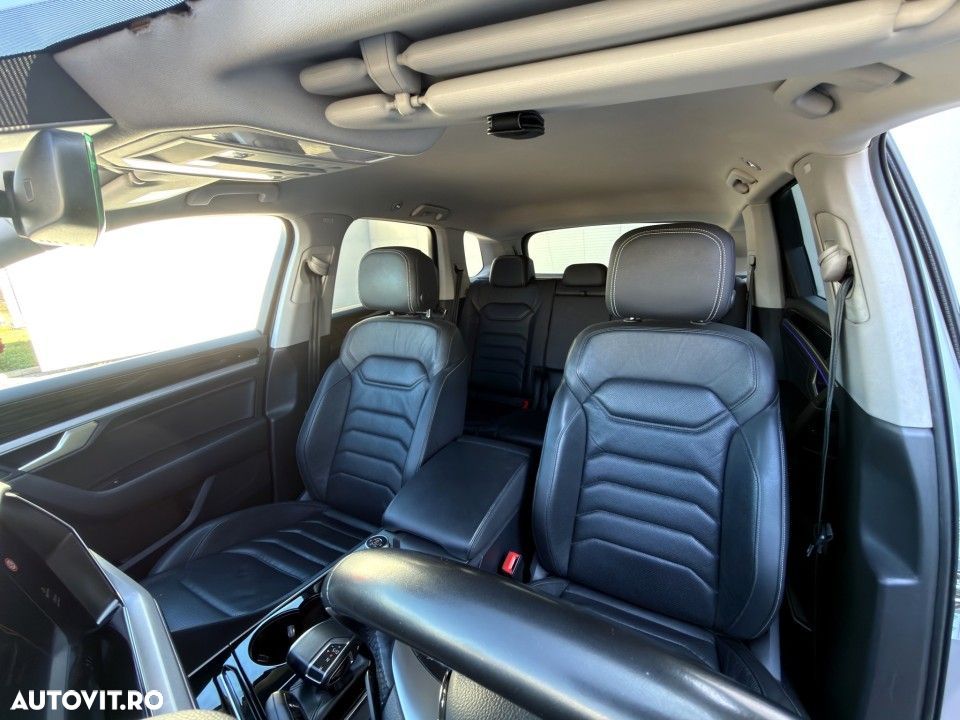 Volkswagen Touareg - 22