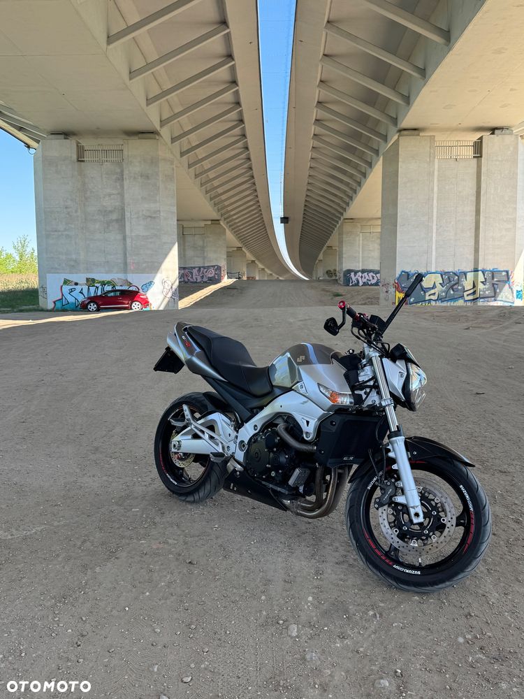 Suzuki GSR - 3