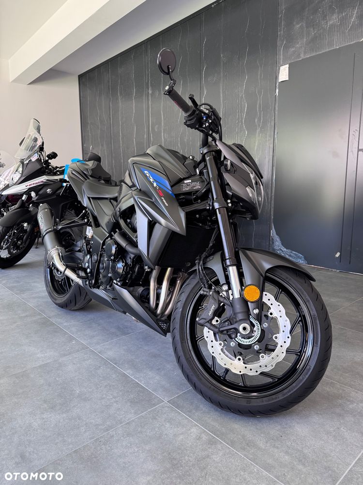 Suzuki GSX - 2