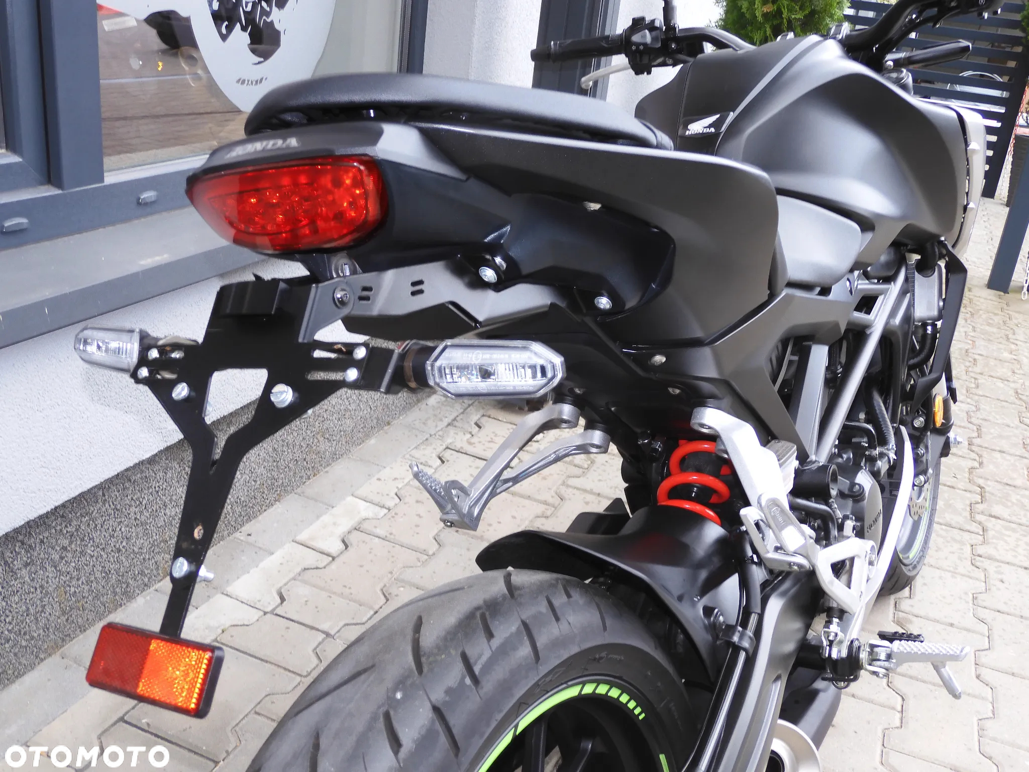 Honda CB - 16