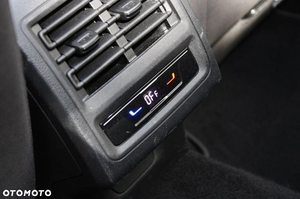 Volkswagen Golf - 10