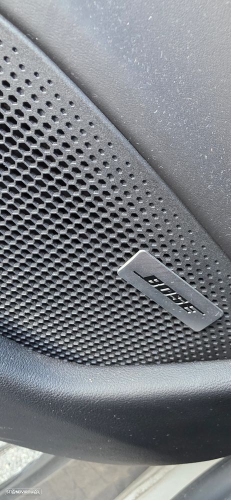 Porsche Taycan Cross Turismo 4 - 25