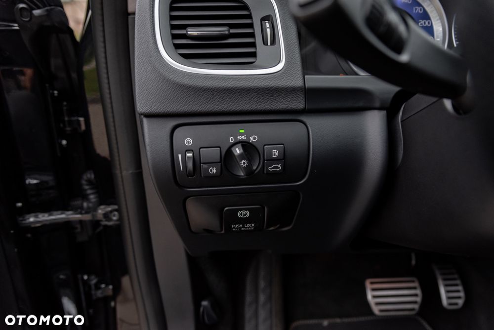 Volvo S60 D5 AWD Geartronic RDesign - 28