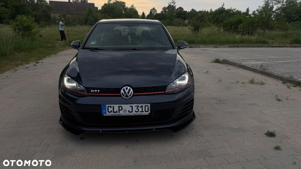 Volkswagen Golf - 2