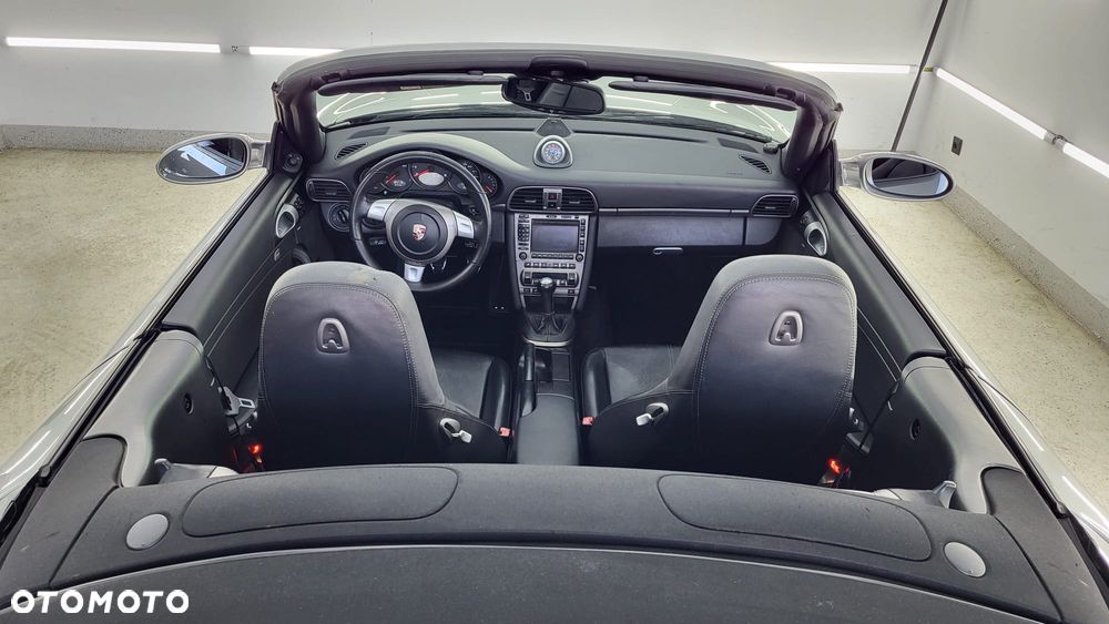 Porsche 911 Carrera 4 - 27