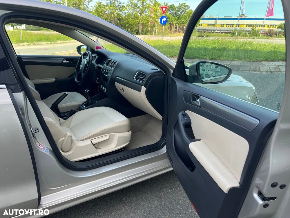 Volkswagen Jetta 2.0 TDI CR DPF Highline - 14